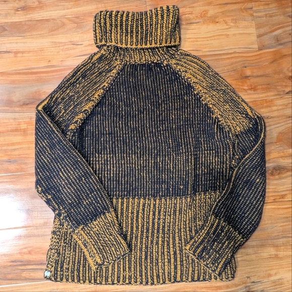 Pure Handknit Two-Tone Turtle Neck Black Gold Cable Knit Sweater Women's Small - Picture 1 of 5